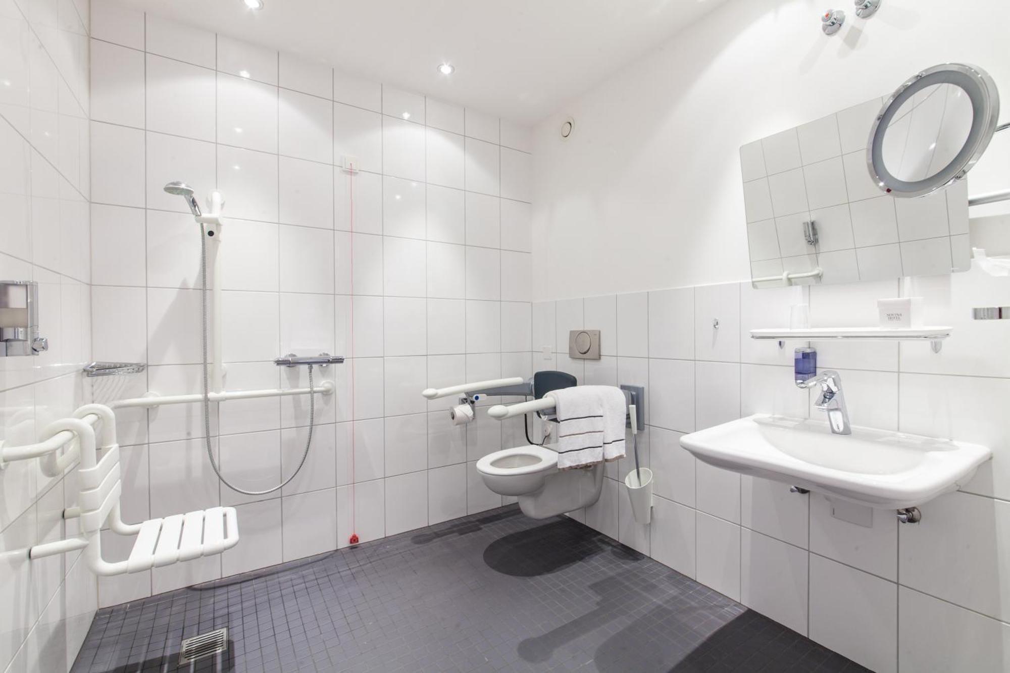 Novina Tillypark Отель 4*